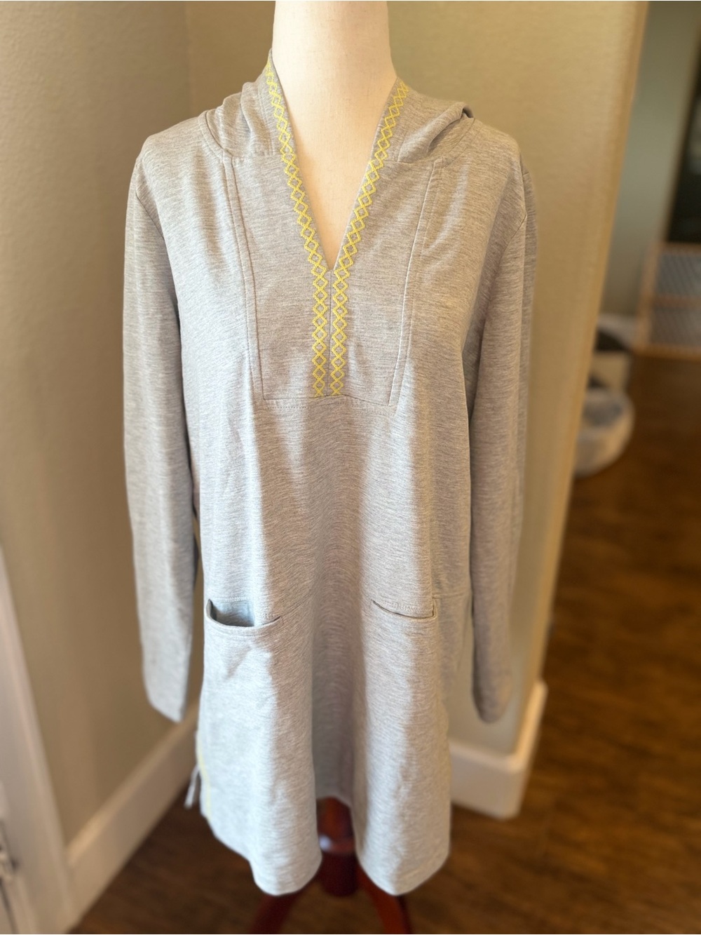 J. Jill Fit knit gray hoodie tunic yellow geometric embroidery size M